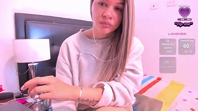 Snapshot of daniela_beauty chatting on November 25, 12:05 pm daniela beauty online show from November 25, 12:05 pm