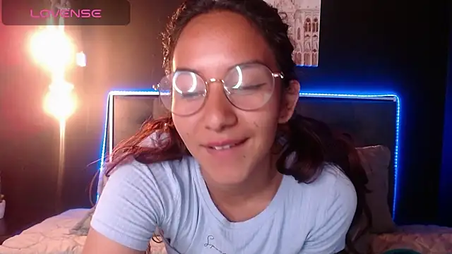 Snapshot of PoisonIvy15_ chatting on December 15, 9:24 am PoisonIvy15 online show from December 15, 9:24 am