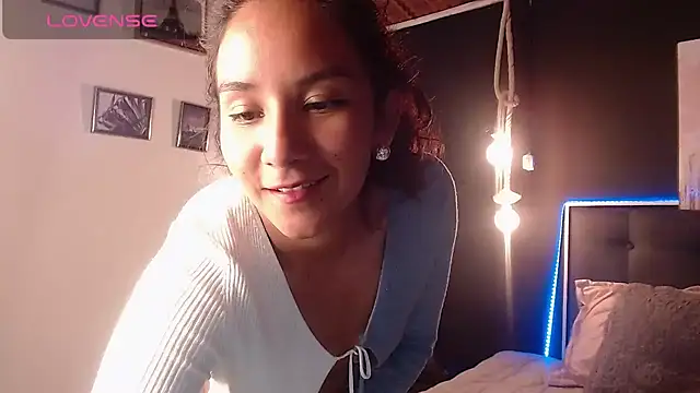 Snapshot of PoisonIvy15_ chatting on December 16, 6:21 am PoisonIvy15 online show from December 16, 6:21 am