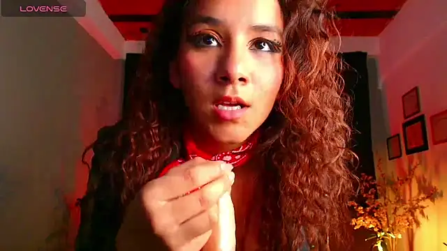 Snapshot of PoisonIvy15_ chatting on February 1, 2:37 am PoisonIvy15 online show from February 1, 2:37 am