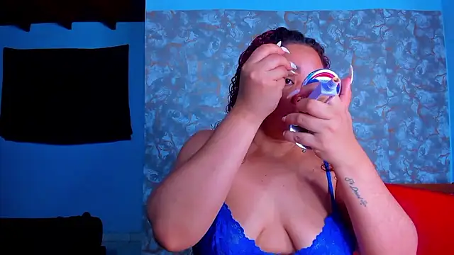 Snapshot of AngelaCoffee chatting on January 9, 11:22 pm AngelaCoffee online show from January 9, 11:22 pm