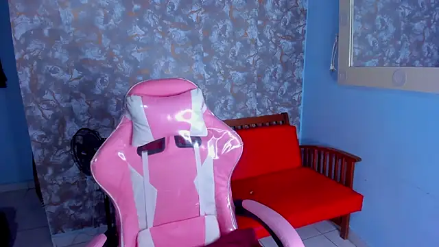 Snapshot of AngelaCoffee chatting on January 7, 2:27 am AngelaCoffee online show from January 7, 2:27 am