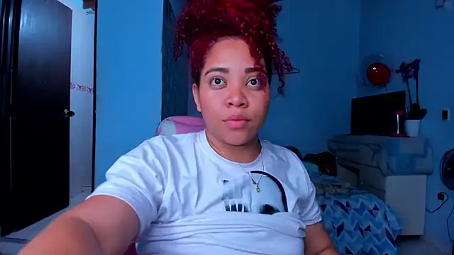 Snapshot of AngelaCoffee chatting on February 12, 11:26 pm AngelaCoffee online show from February 12, 11:26 pm