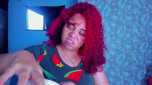 Snapshot of AngelaCoffee chatting on February 1, 9:02 pm AngelaCoffee online show from February 1, 9:02 pm