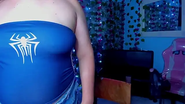 Snapshot of AngelaCoffee chatting on June 14, 2:24 am AngelaCoffee online show from June 14, 2:24 am