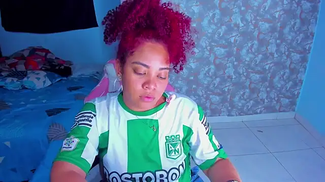 Snapshot of AngelaCoffee chatting on February 3, 11:21 pm AngelaCoffee online show from February 3, 11:21 pm