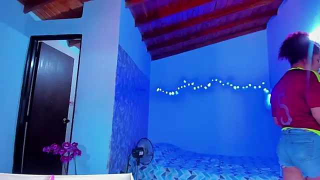 Snapshot of AngelaCoffee chatting on February 21, 9:28 pm AngelaCoffee online show from February 21, 9:28 pm