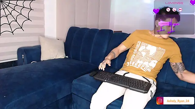 ashely ryan24 online show from October 28, 10:52 pm