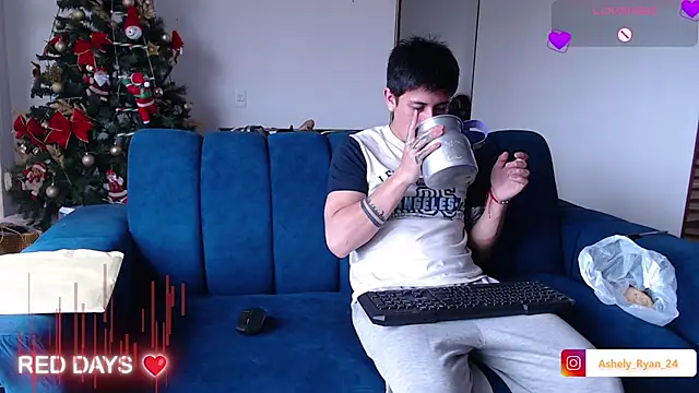 ashely ryan24 online show from November 24, 6:08 pm