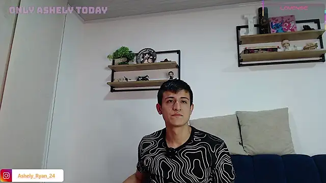 ashely ryan24 online show from March 28, 11:28 pm