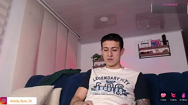 Snapshot of ashely_ryan24 chatting on July 19, 11:45 pm ashely ryan24 online show from July 19, 11:45 pm