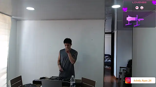 ashely ryan24 online show from November 14, 7:06 pm