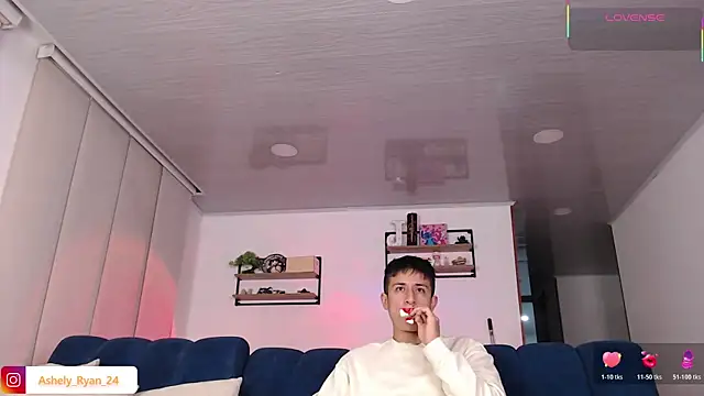ashely ryan24 online show from May 19, 11:23 pm