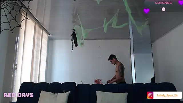 ashely ryan24 online show from October 24, 7:13 pm