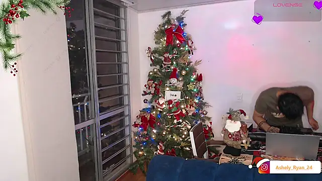 ashely ryan24 online show from December 17, 11:43 pm