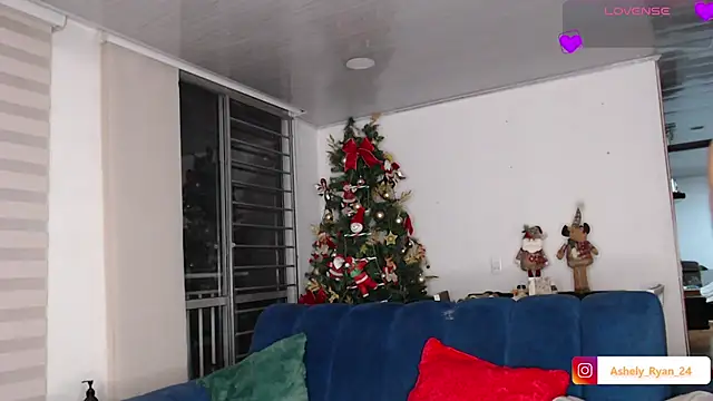 ashely ryan24 online show from December 1, 11:27 pm