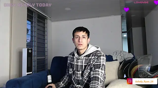 ashely ryan24 online show from November 11, 10:47 pm