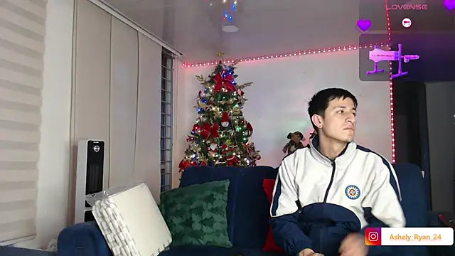 ashely ryan24 online show from November 19, 10:43 pm