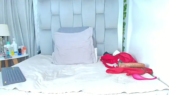 Snapshot of Rachele_x chatting on November 28, 12:38 pm Rachele x online show from November 28, 12:38 pm