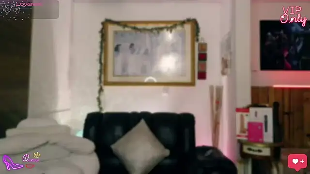 LauGrayJ online show from April 8, 6:15 am