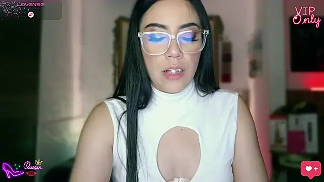 LauGrayJ online show from April 13, 11:09 pm