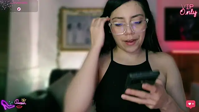 LauGrayJ online show from April 7, 2:35 am