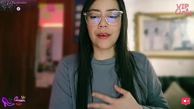 LauGrayJ online show from April 5, 8:43 am