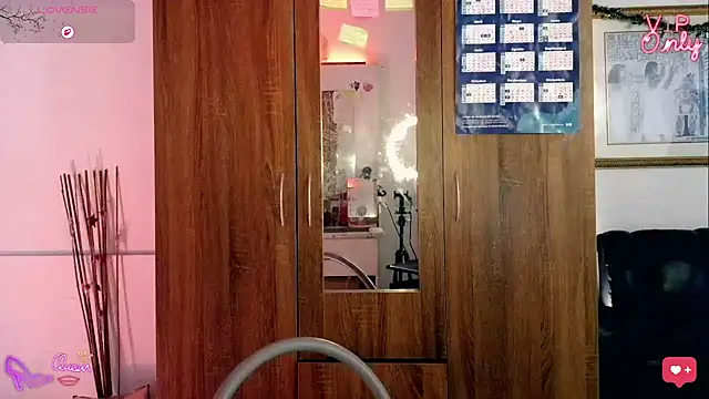 LauGrayJ online show from February 6, 1:51 pm