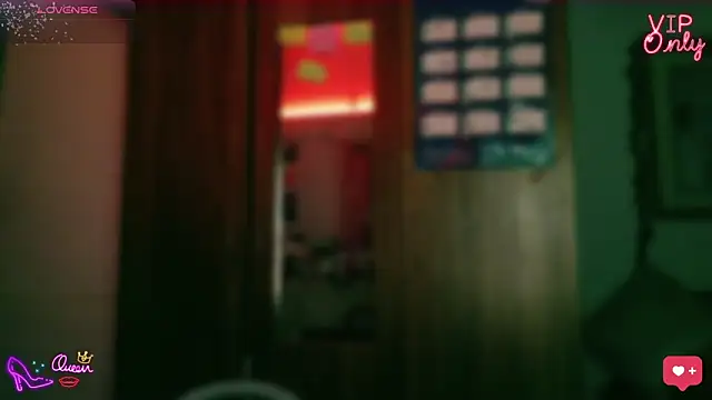 LauGrayJ online show from March 29, 7:54 am