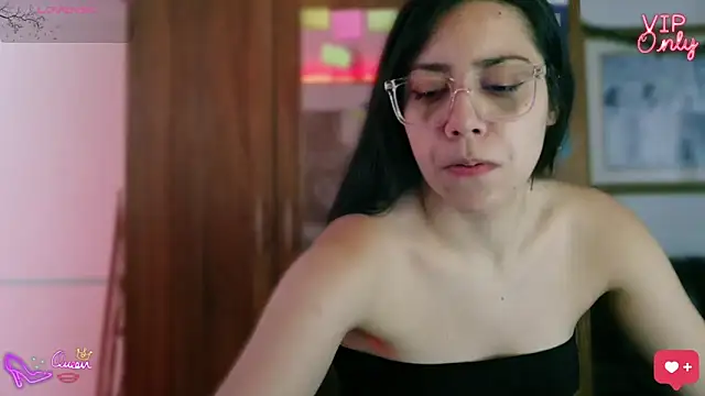 LauGrayJ online show from March 20, 4:52 pm