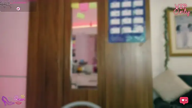 LauGrayJ online show from March 31, 4:58 am