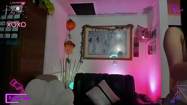 LauGrayJ online show from March 18, 3:23 am