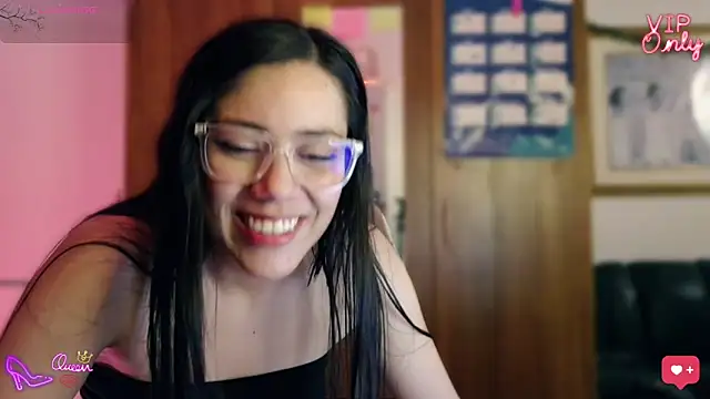 LauGrayJ online show from March 18, 5:10 am