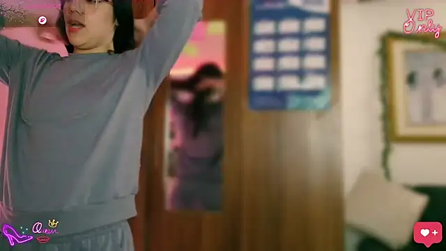 LauGrayJ online show from March 27, 3:26 am