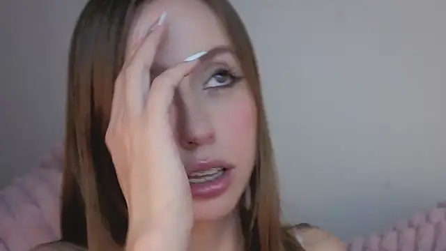 Snapshot of SofiaGc chatting on December 20, 3:42 am SofiaGc online show from December 20, 3:42 am