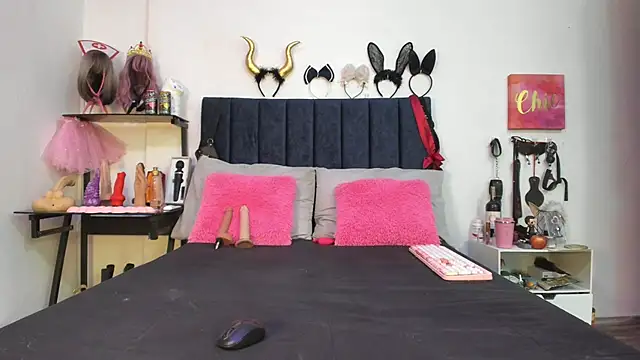 Snapshot of emmily_giraldo chatting on February 17, 12:24 pm emmily giraldo online show from February 17, 12:24 pm