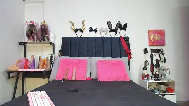 Snapshot of emmily_giraldo chatting on November 8, 1:25 pm emmily giraldo online show from November 8, 1:25 pm