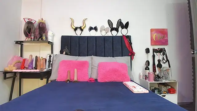 Snapshot of emmily_giraldo chatting on December 16, 1:04 pm emmily giraldo online show from December 16, 1:04 pm