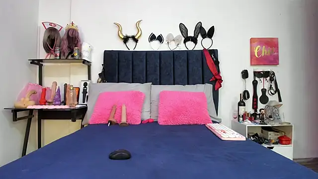 Snapshot of emmily_giraldo chatting on November 25, 1:11 pm emmily giraldo online show from November 25, 1:11 pm