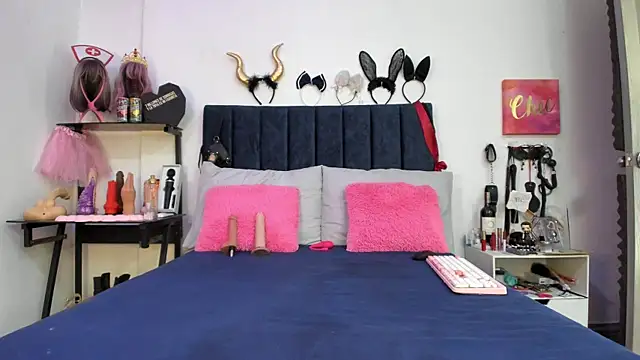 Snapshot of emmily_giraldo chatting on July 17, 12:57 pm emmily giraldo online show from July 17, 12:57 pm
