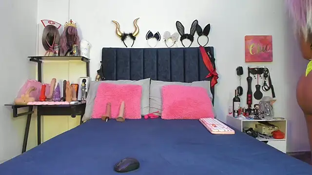 Snapshot of emmily_giraldo chatting on November 20, 12:50 pm emmily giraldo online show from November 20, 12:50 pm