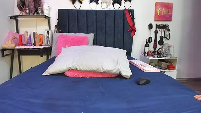 Snapshot of emmily_giraldo chatting on November 11, 12:44 pm emmily giraldo online show from November 11, 12:44 pm