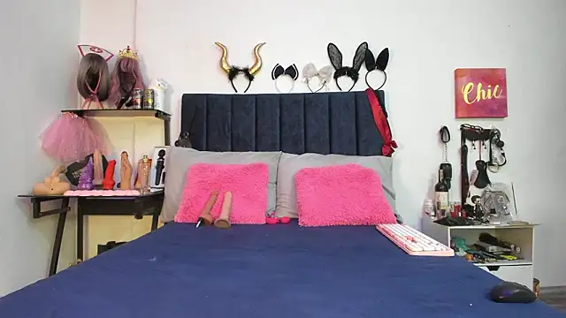 emmily giraldo online show from March 10, 12:20 pm