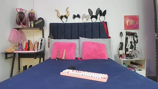 Snapshot of emmily_giraldo chatting on June 22, 1:41 pm emmily giraldo online show from June 22, 1:41 pm