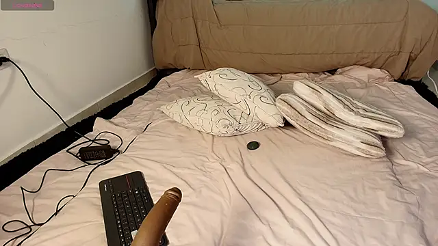 Snapshot of Madeline_Dreams chatting on November 26, 6:19 pm Madeline Dreams online show from November 26, 6:19 pm