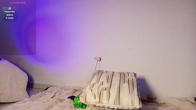 Snapshot of Madeline_Dreams chatting on January 12, 1:40 pm Madeline Dreams online show from January 12, 1:40 pm