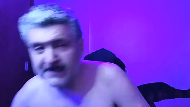 Snapshot of BushBator chatting on November 26, 7:41 am BushBator online show from November 26, 7:41 am