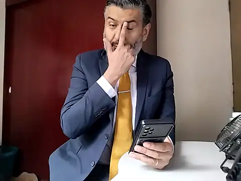 Snapshot of BushBator chatting on February 19, 7:59 pm BushBator online show from February 19, 7:59 pm