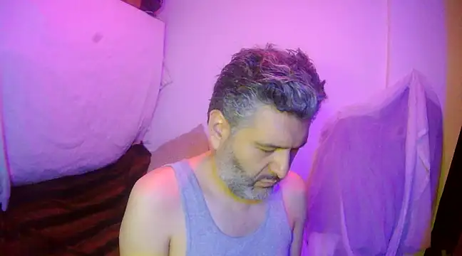 Snapshot of BushBator chatting on February 13, 7:56 am BushBator online show from February 13, 7:56 am