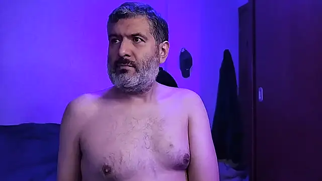 Snapshot of BushBator chatting on November 25, 6:03 am BushBator online show from November 25, 6:03 am